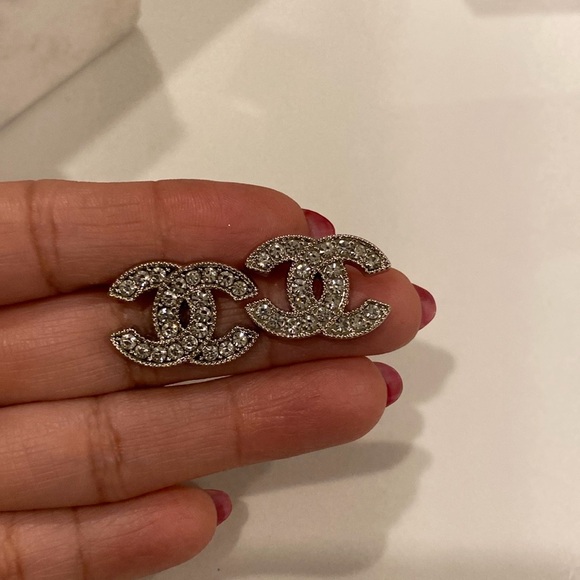 Beautiful buttons handmade into earrings! 3 pair in stock - Picture 2 of 5